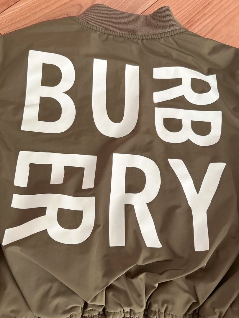 ゆ*り様 美品 BURBERRY 8Y 135サイズ ロゴ ブルゾン ジャケット