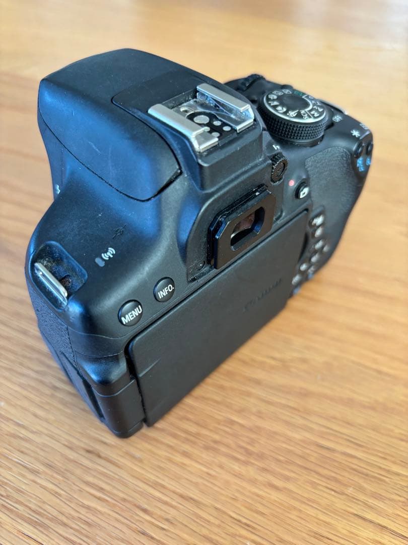 Canon EOS Kiss X18i カメラ　ボディ本体【ジャンク品扱い】