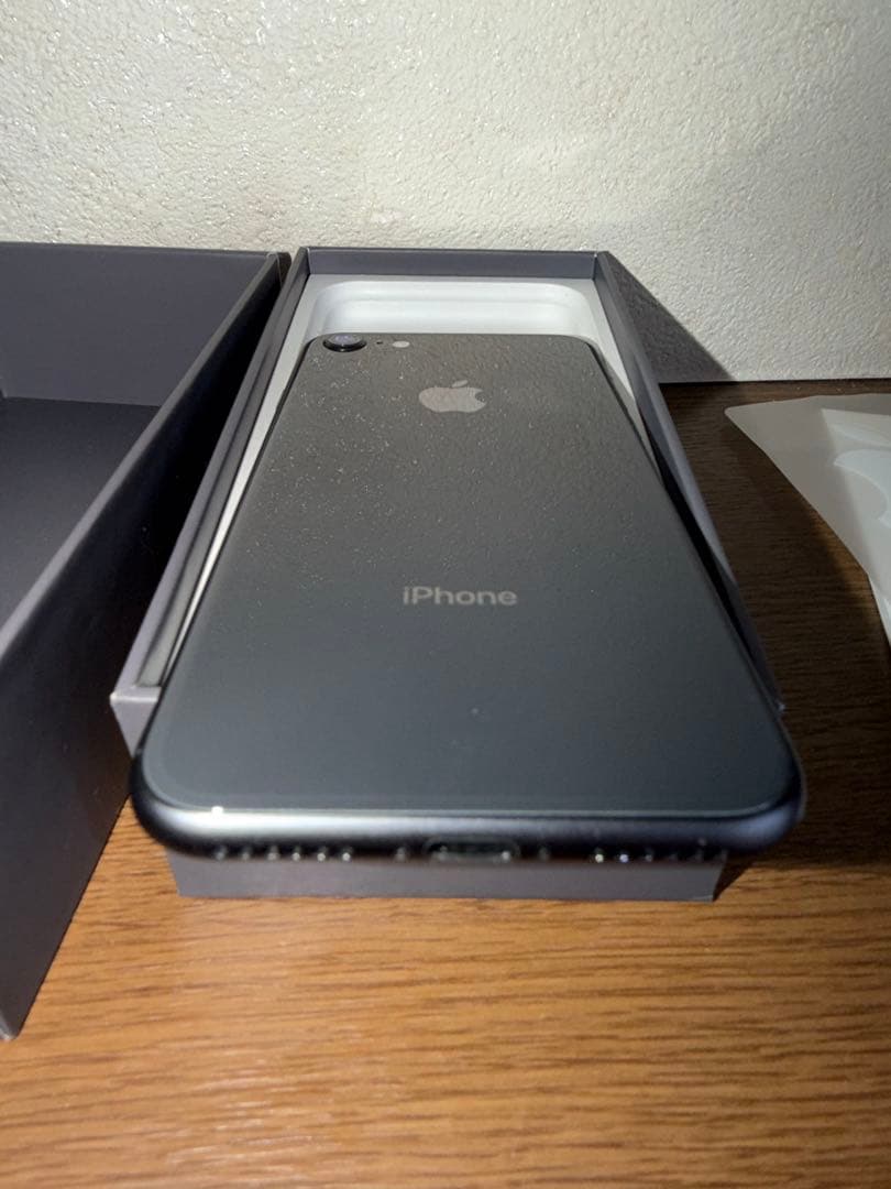 iPhone 8スペースグレー　64GB