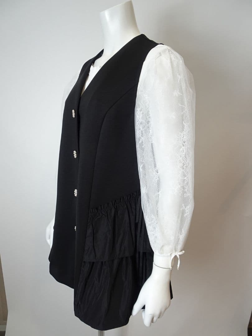 新品　44サイズ ティアードフリルデザインベスト　スーパービューティー