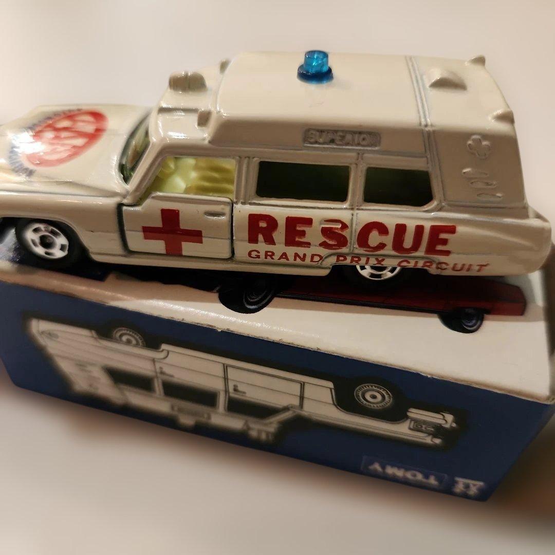 トミカ青箱　F60 キャデラック救急車