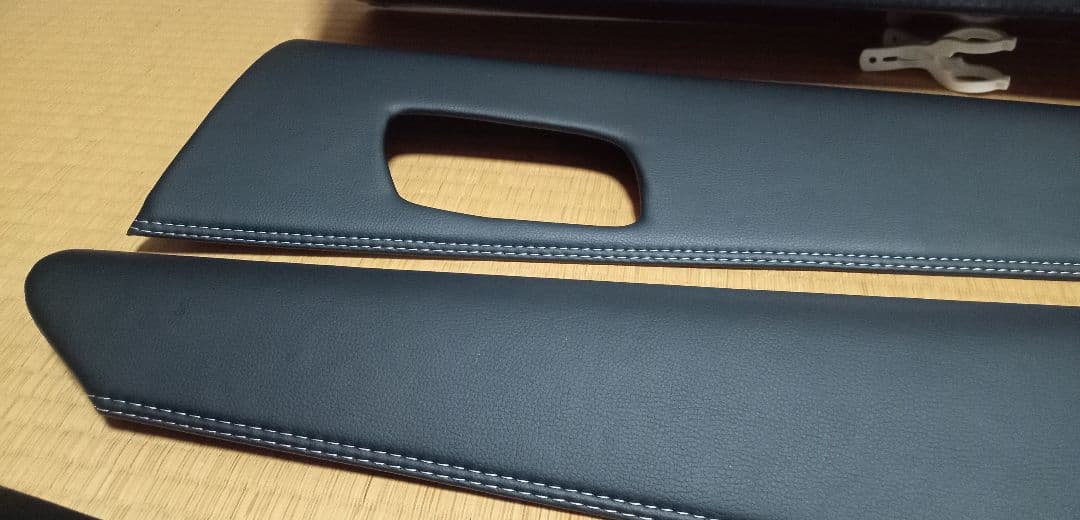 ☆美品☆ プリウス50系LANBO 合成皮革 ドアレザーパネル 4点セット