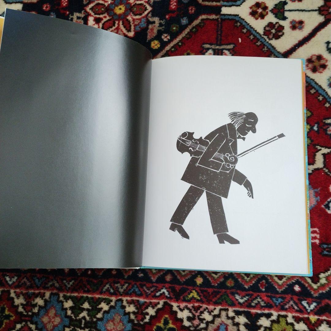 美品　うたがみえる　きこえるよ