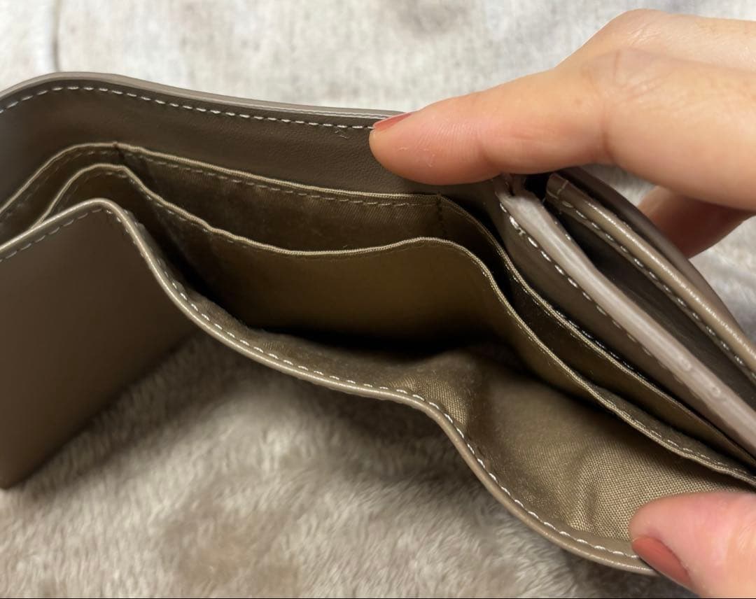 LOVST TOKYO Apple Half-moon Wallet グレージュ