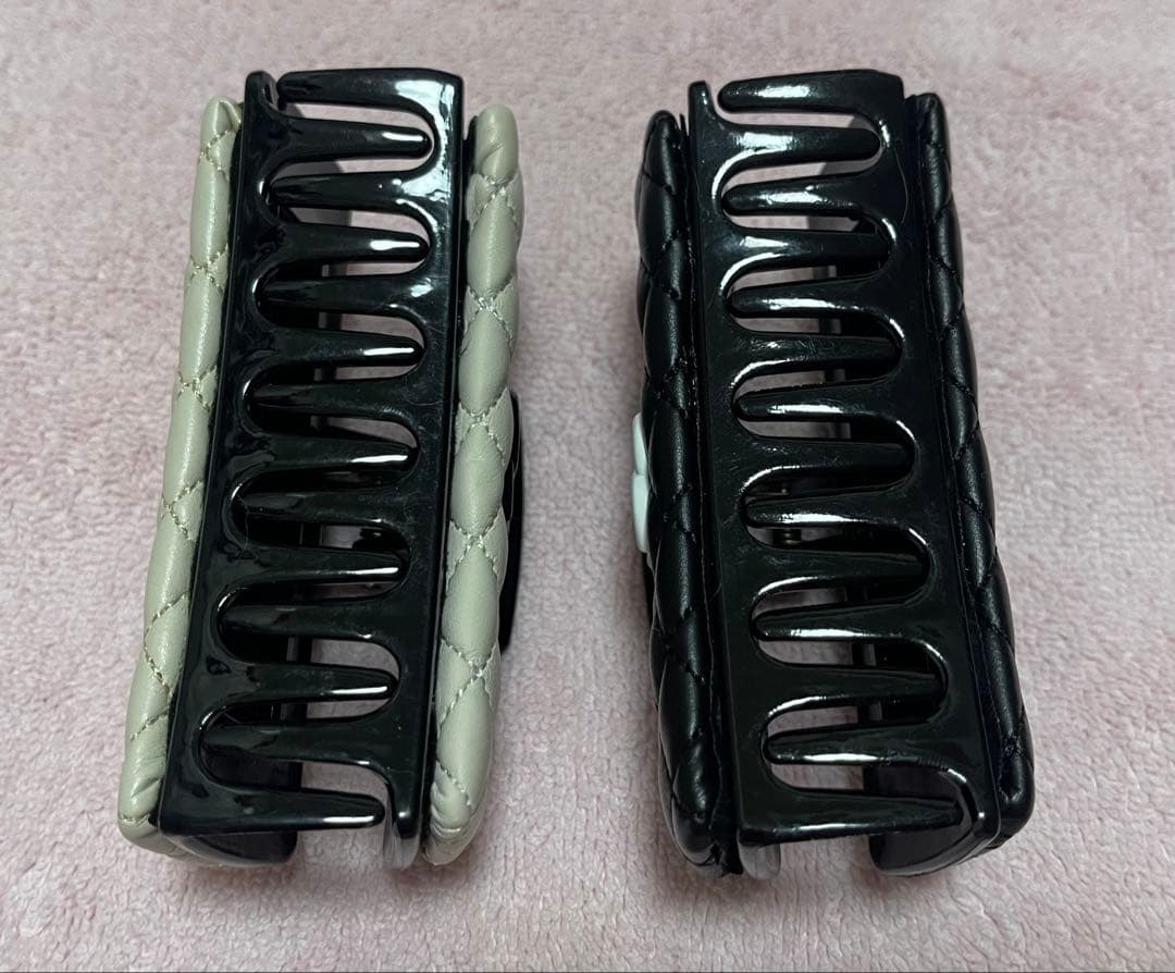 シャネル ヘアクリップノベルティ 2個セット