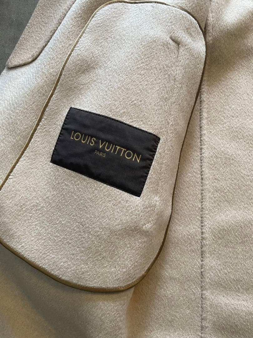 ルイヴィトン　ベージュ ダブルブレストコート ファー付き　ハンガー付き　46