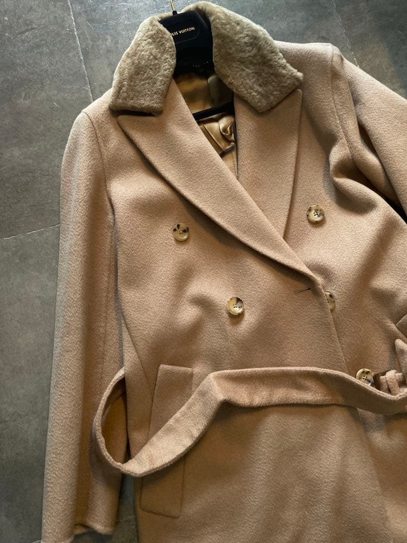 ルイヴィトン　ベージュ ダブルブレストコート ファー付き　ハンガー付き　46