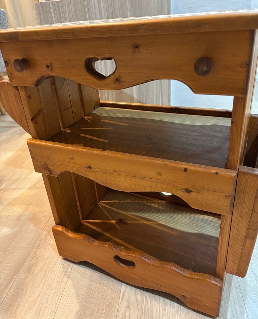 オーダー家具　カントリー家具　ワゴン　キャスター付き　タイル付き　ハート　収納棚