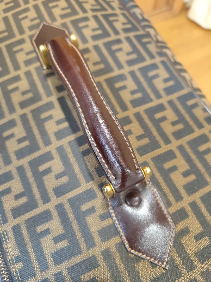 値下げ超貴重品FENDI　ズッカ柄の2輪大型 キャリーケース イタリア直営店購入