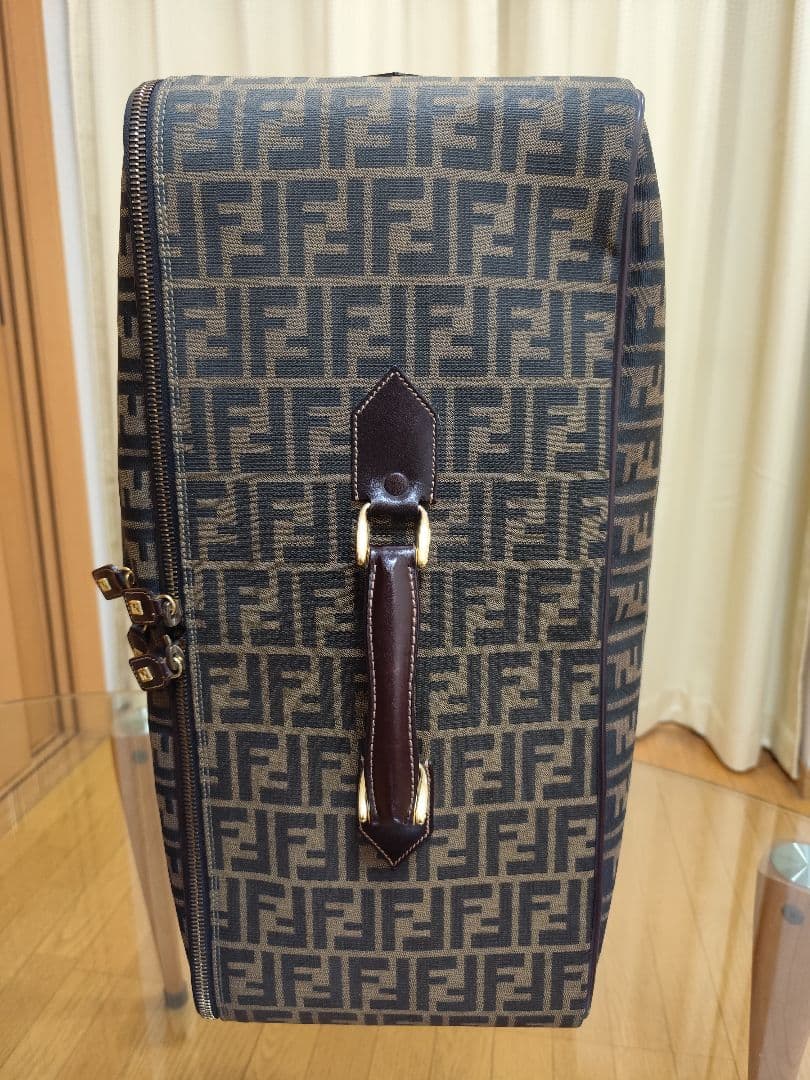 値下げ超貴重品FENDI　ズッカ柄の2輪大型 キャリーケース イタリア直営店購入