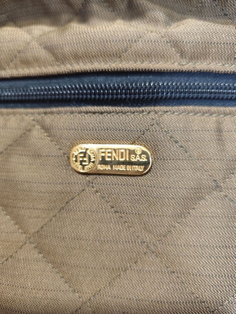 値下げ超貴重品FENDI　ズッカ柄の2輪大型 キャリーケース イタリア直営店購入