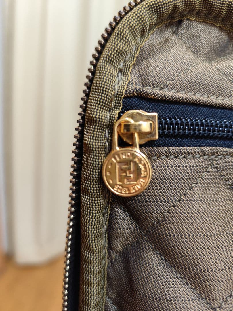 値下げ超貴重品FENDI　ズッカ柄の2輪大型 キャリーケース イタリア直営店購入