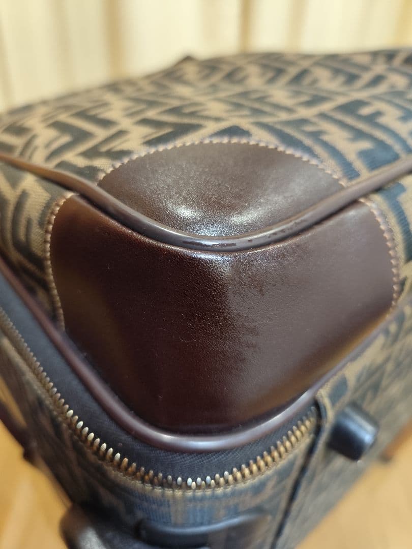 値下げ超貴重品FENDI　ズッカ柄の2輪大型 キャリーケース イタリア直営店購入