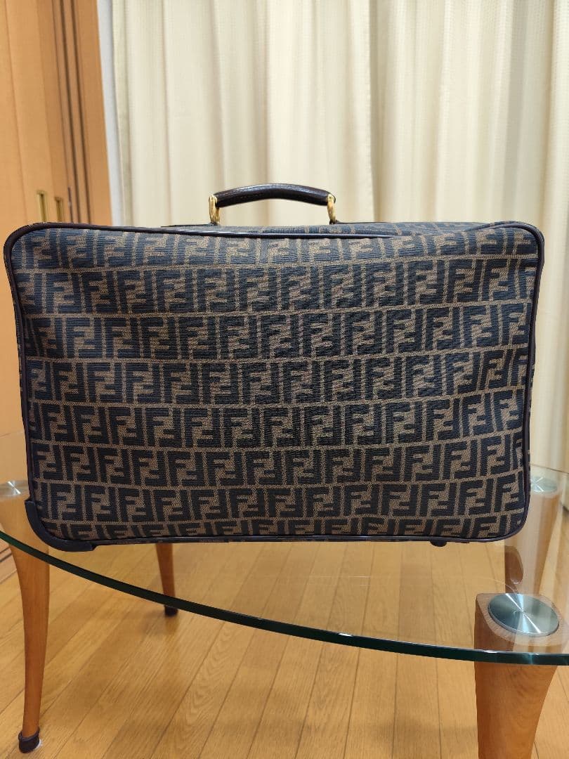 値下げ超貴重品FENDI　ズッカ柄の2輪大型 キャリーケース イタリア直営店購入