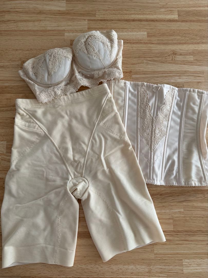 FOUR SIS & CO. ブライダルインナーセット　D70 70 70