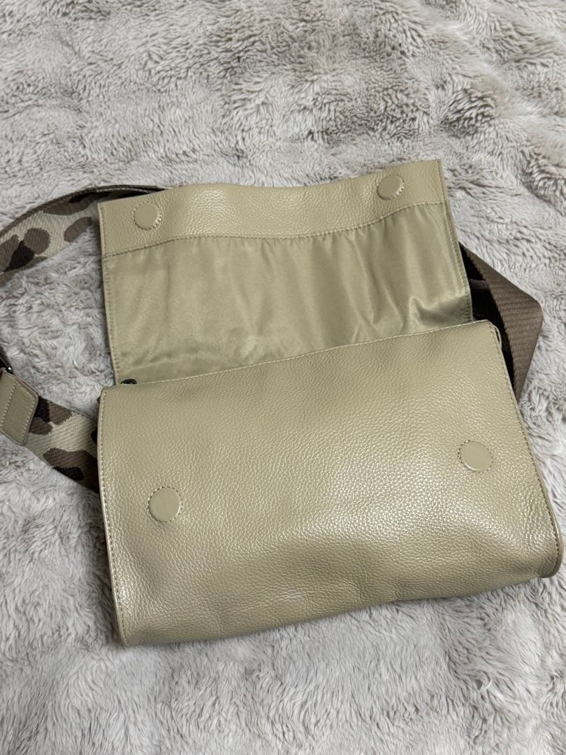 最終お値下げ★アニマルベージュ★イアパピオネ★柄テープボディバッグ