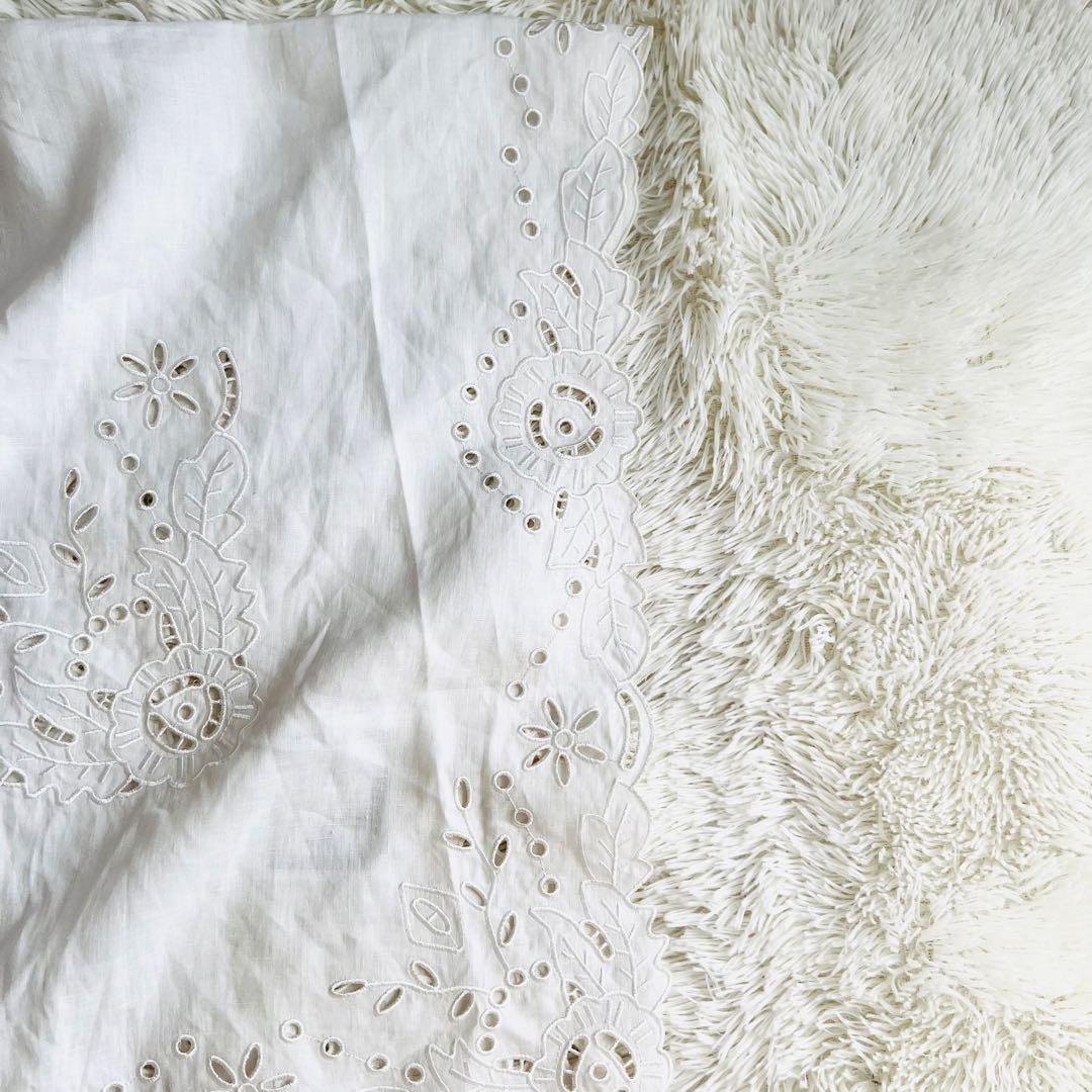 25ss 新品タグ付き ビアズリー 白 パネル刺繍リネンポンチョ 麻100%