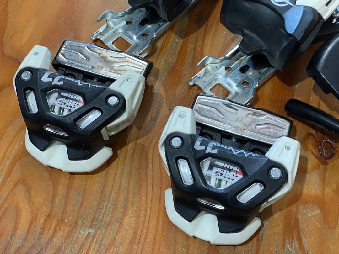 TYROLIA チロリア アタック11 取付ジグ付き