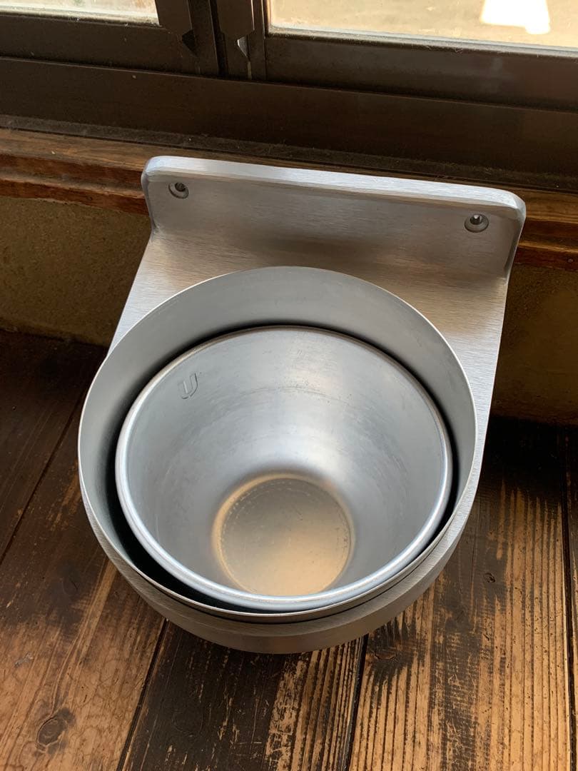 ステンレス製壁取り付け型灰皿