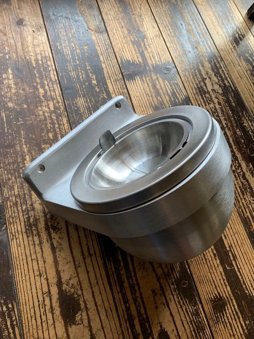 ステンレス製壁取り付け型灰皿