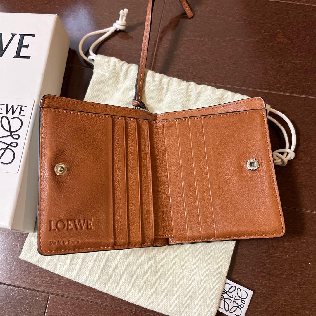 ペペロンチーノ LOEWE 二つ折り財布 ベージュ