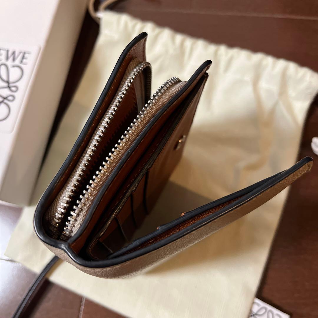 ペペロンチーノ LOEWE 二つ折り財布 ベージュ