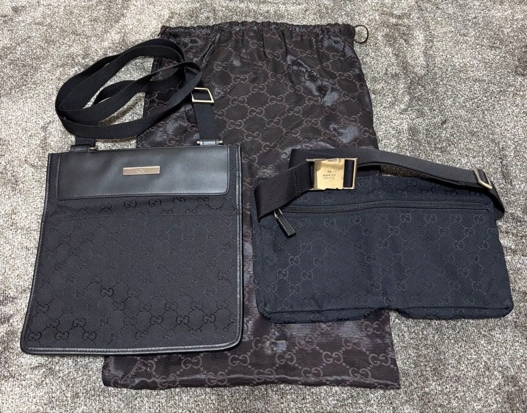 ブラック ショルダーバッグ ロゴ入り 収納袋付き