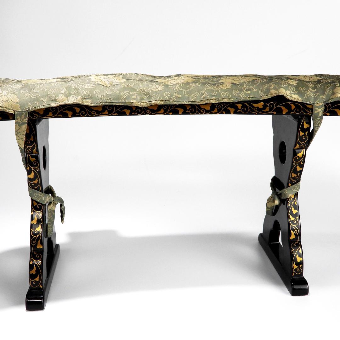 時代物 唐草金蒔絵 脇息 肘置 黒塗 木製