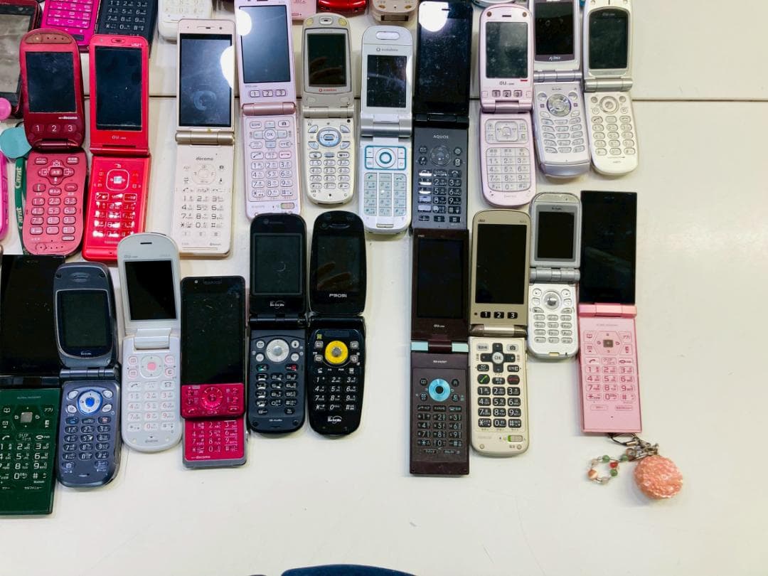 90Z 携帯電話 ガラケー 動作未確認品 修理パーツ取り/コレクション用