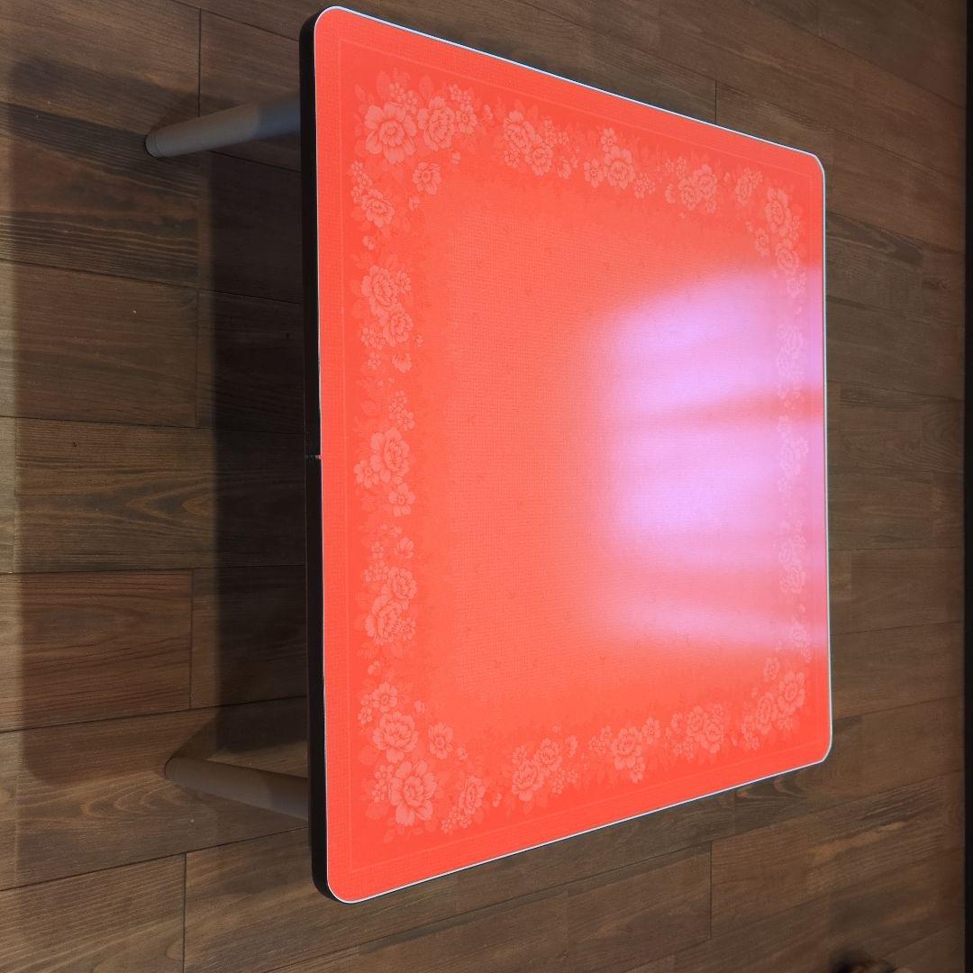 オレンジ色の木製こたつ　昭和レトロ