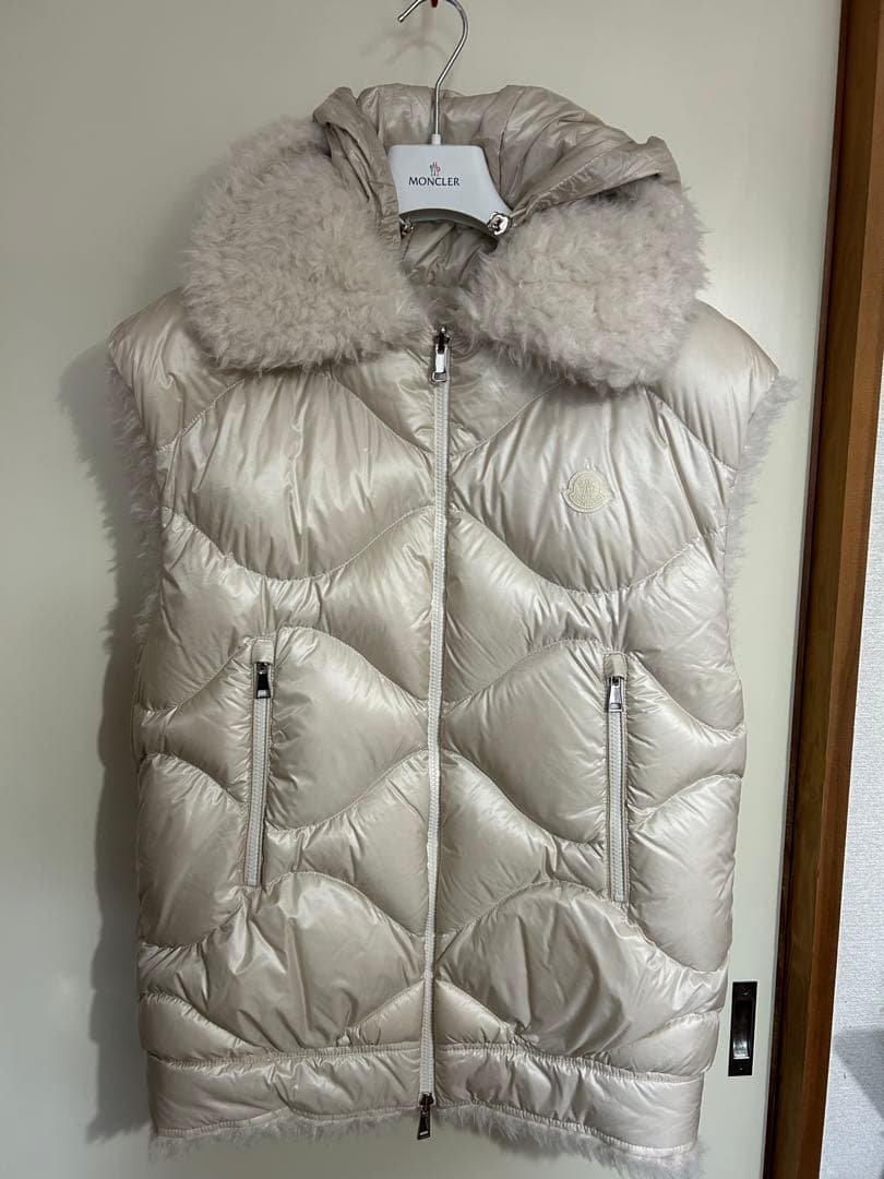 モンクレール　リバーシブルダウンベスト