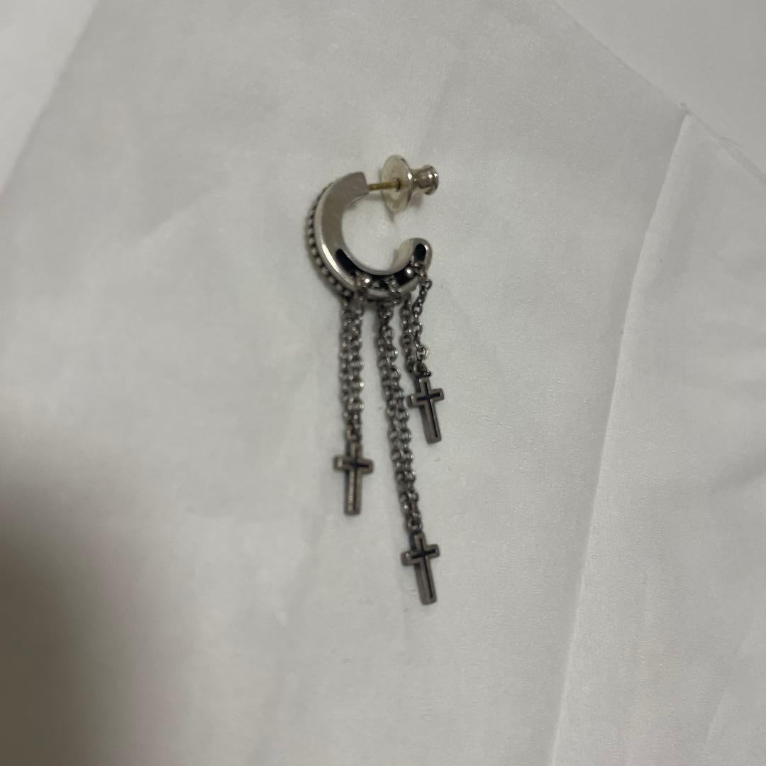 ジャスティンデイビス　DANGLING CROSS ピアス