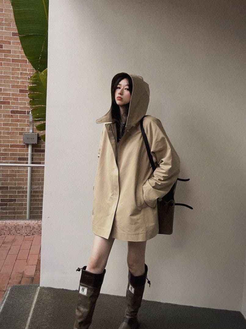 ベージュ フード付きジャケット ミディ丈