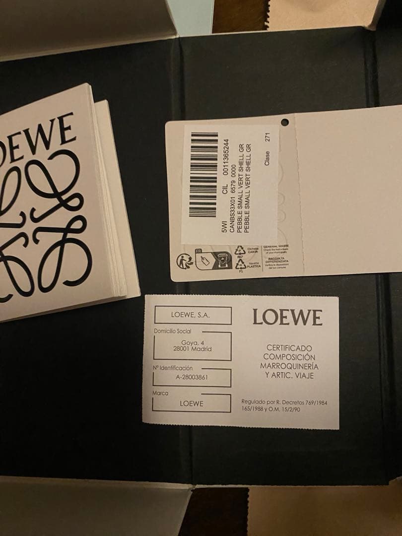 新品　LOEWE ロエべ　ぺブル バーティカル ウォレット スモール