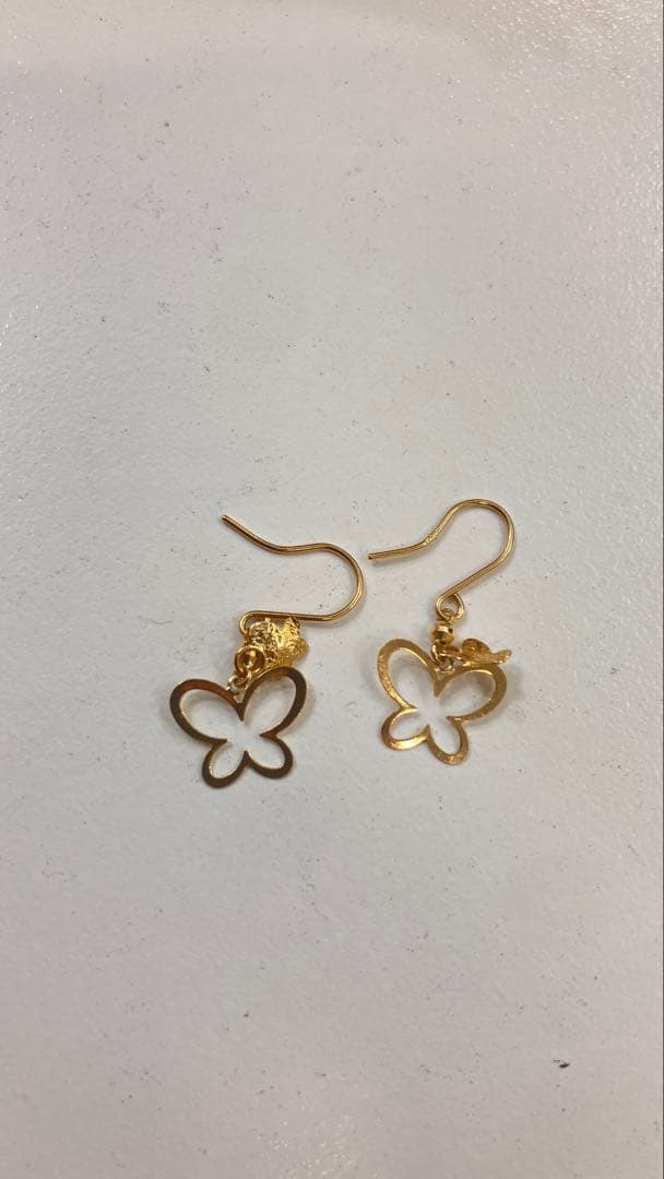 k18 金　ピアス　ゴールド　　蝶　バタフライ　デザインピアス
