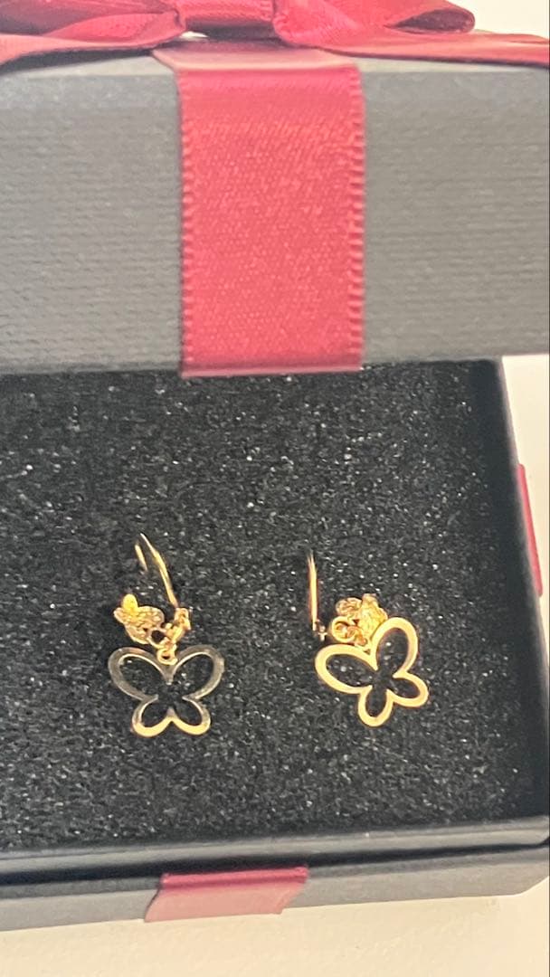 k18 金　ピアス　ゴールド　　蝶　バタフライ　デザインピアス