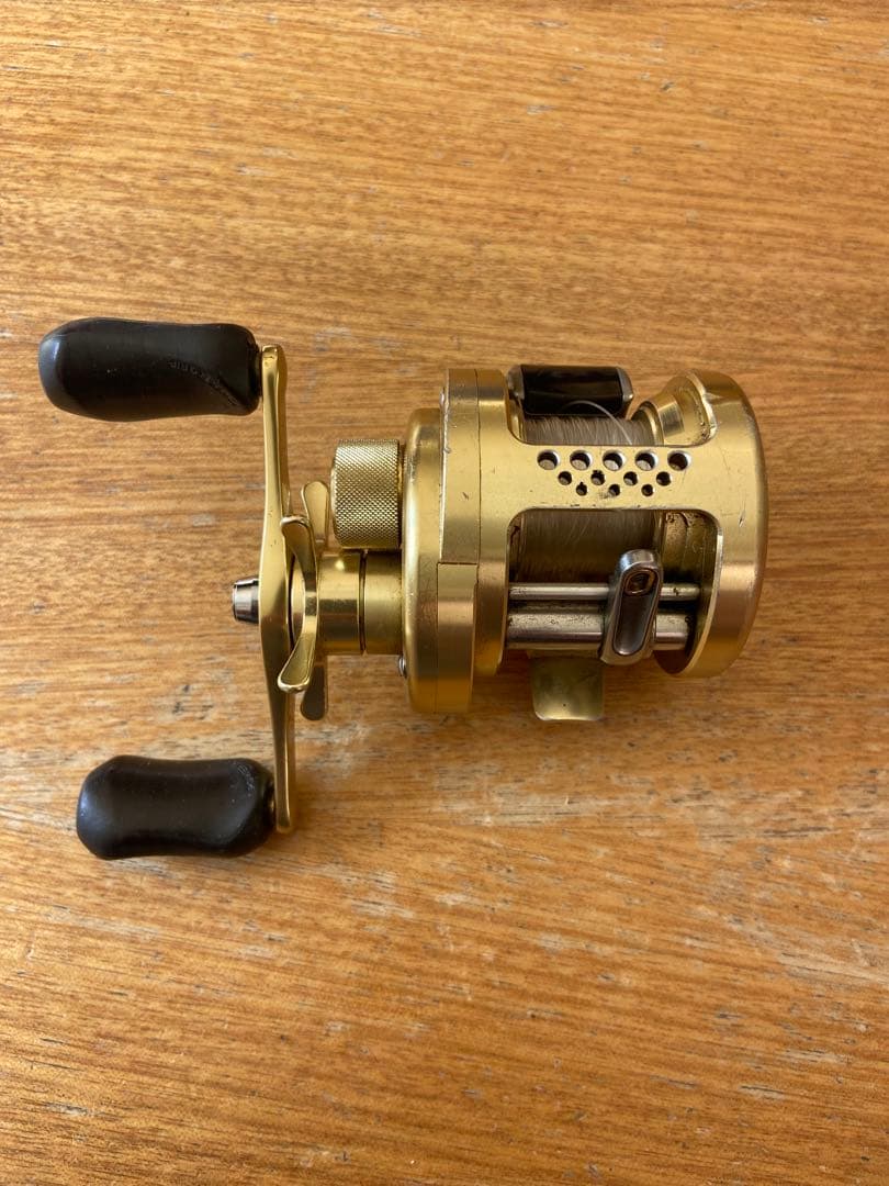 SHIMANO カルカッタコンクエスト100ベイトリール