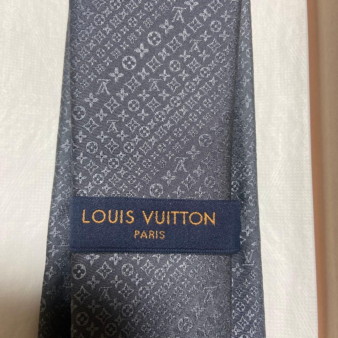 ブ*ー様 【新品未使用】LOUIS VUITTON グレー ネクタイプレゼント用