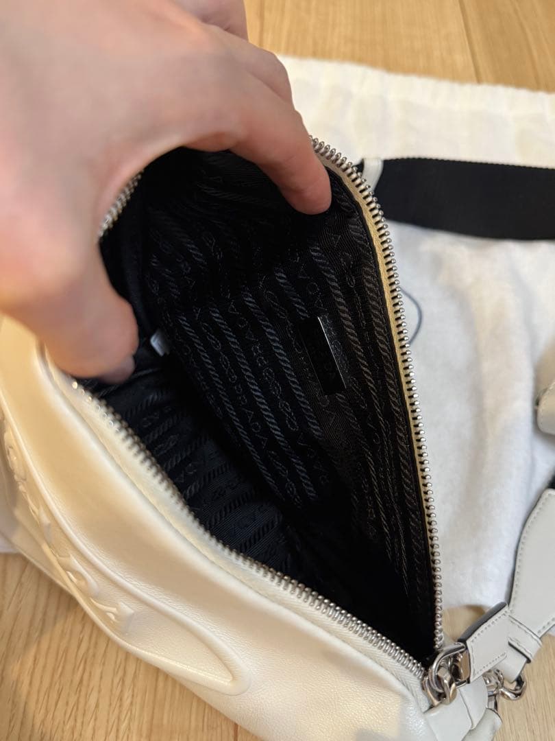 最終値下げ‼︎PRADA プラダ　トライアングルレザー ショルダーバッグ