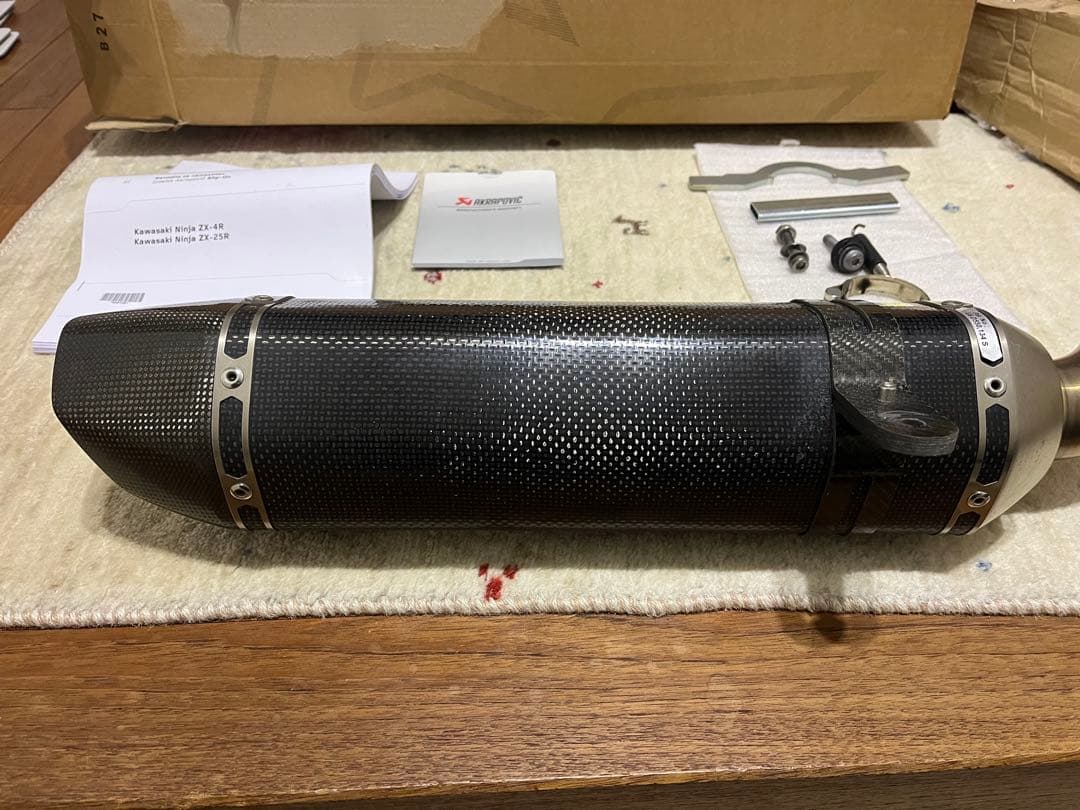 AKRAPOVIC Ninja ZX-4R ZXー25Rスリップオンマフラー