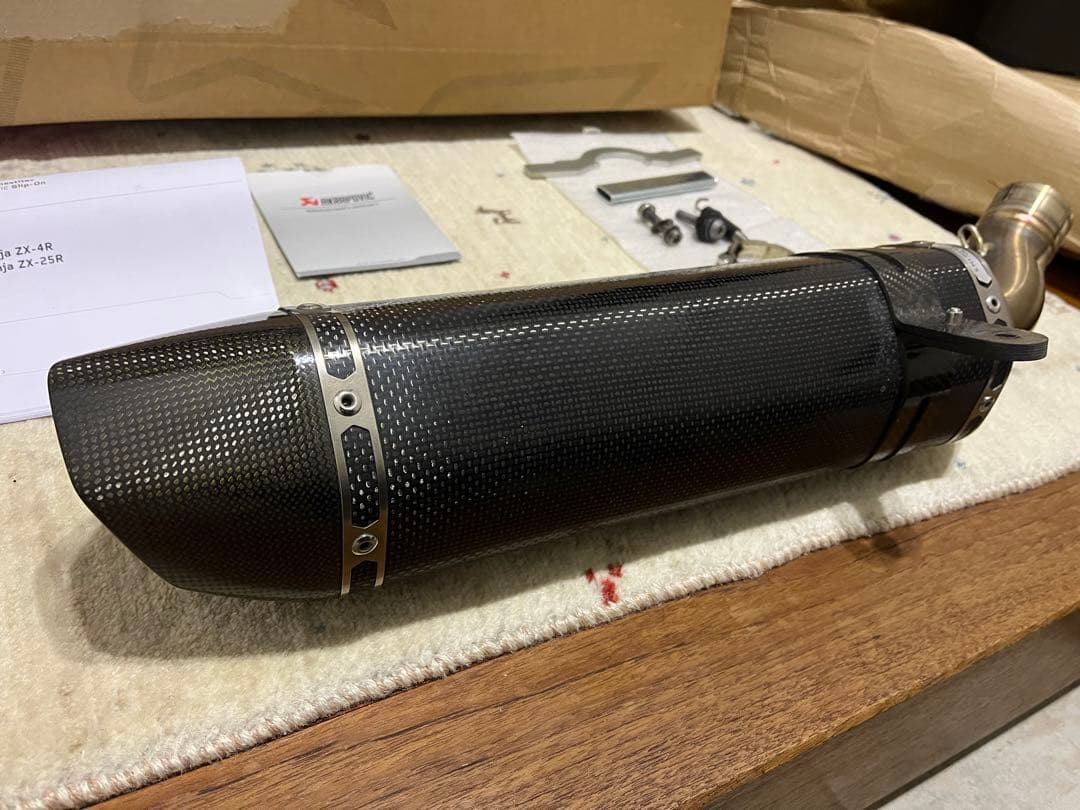 AKRAPOVIC Ninja ZX-4R ZXー25Rスリップオンマフラー