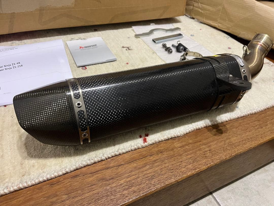 AKRAPOVIC Ninja ZX-4R ZXー25Rスリップオンマフラー