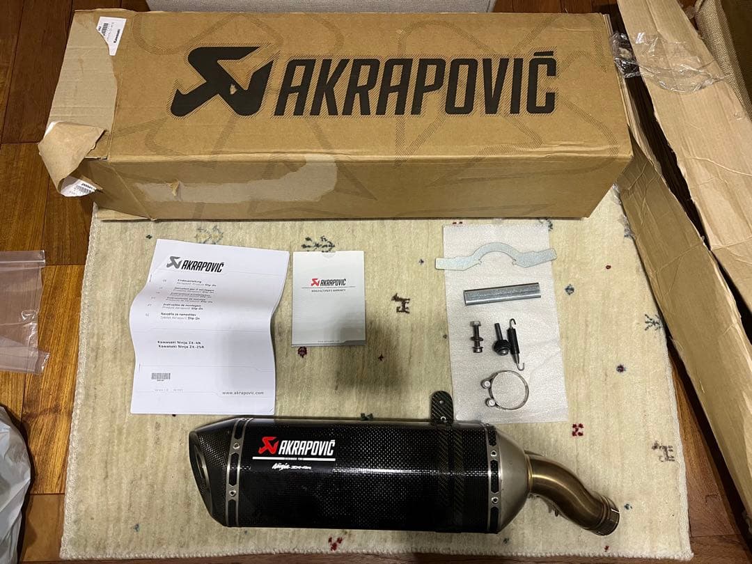 AKRAPOVIC Ninja ZX-4R ZXー25Rスリップオンマフラー