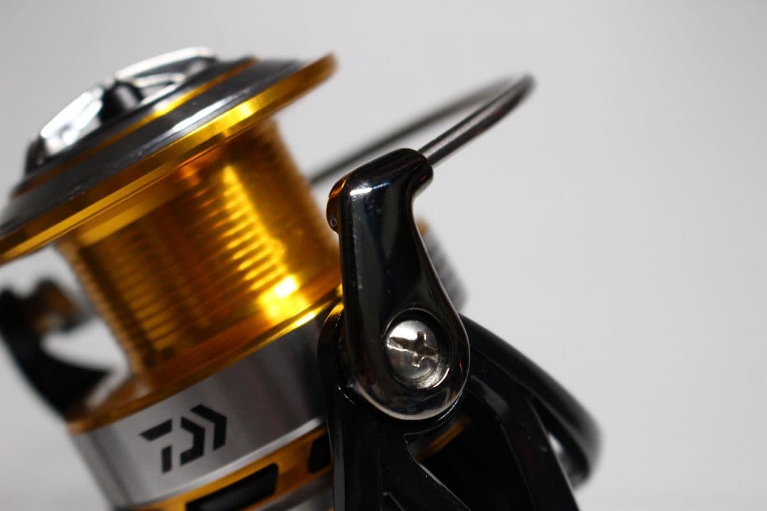 DAIWA 17エクセラー 4000H スピニングリール