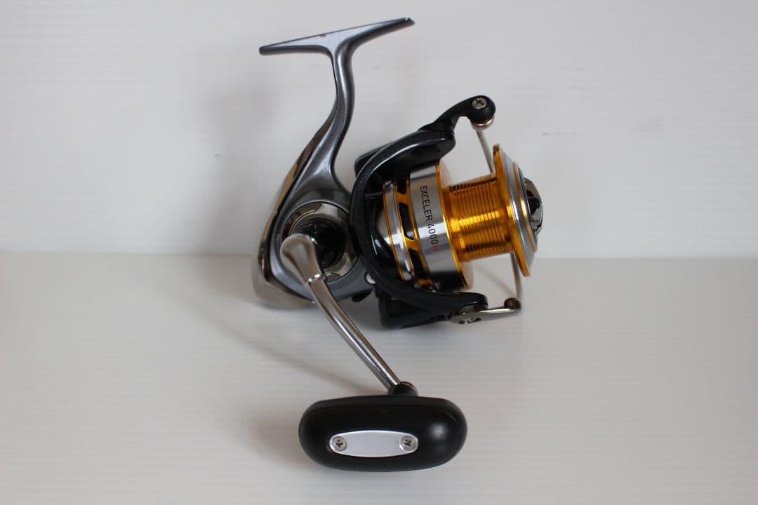 DAIWA 17エクセラー 4000H スピニングリール