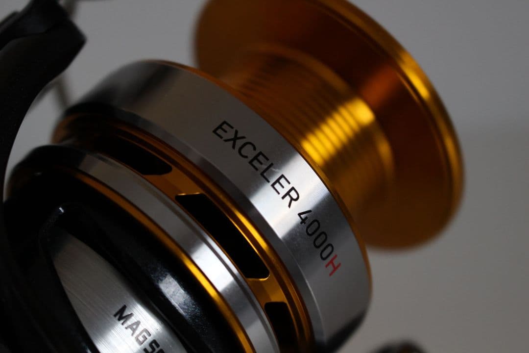 DAIWA 17エクセラー 4000H スピニングリール