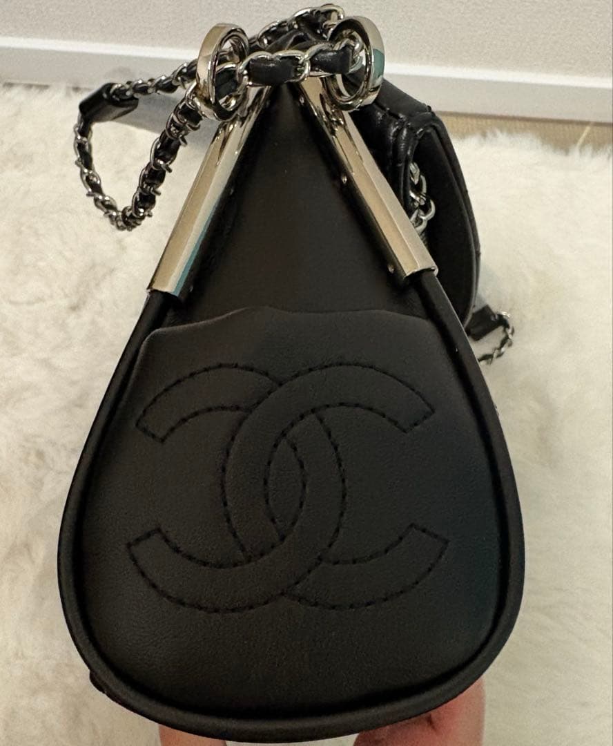 CHANEL ブラックレザー ショルダーバッグ ノベルティ チャーム