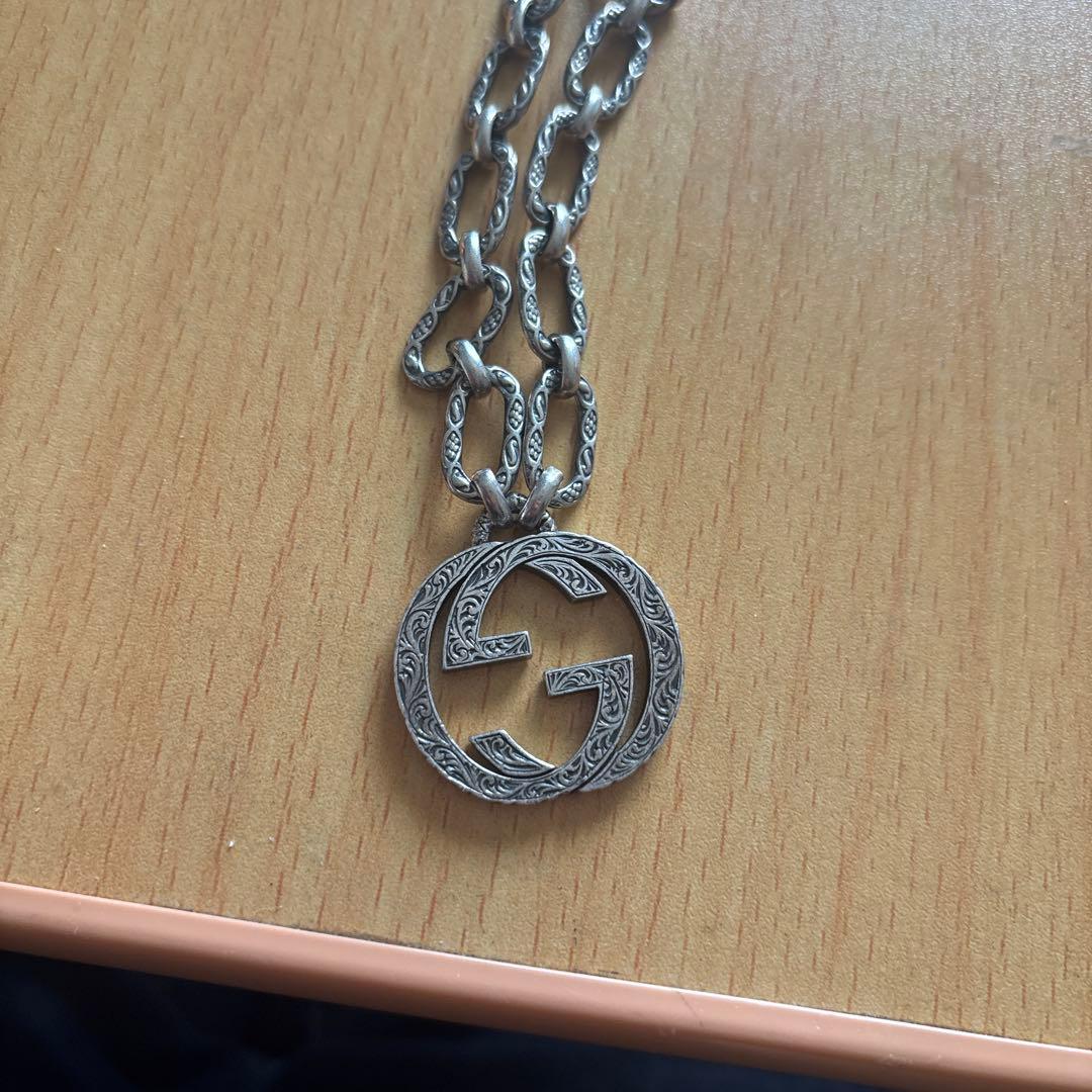 Gucci シルバー ロゴペンダント ネックレス