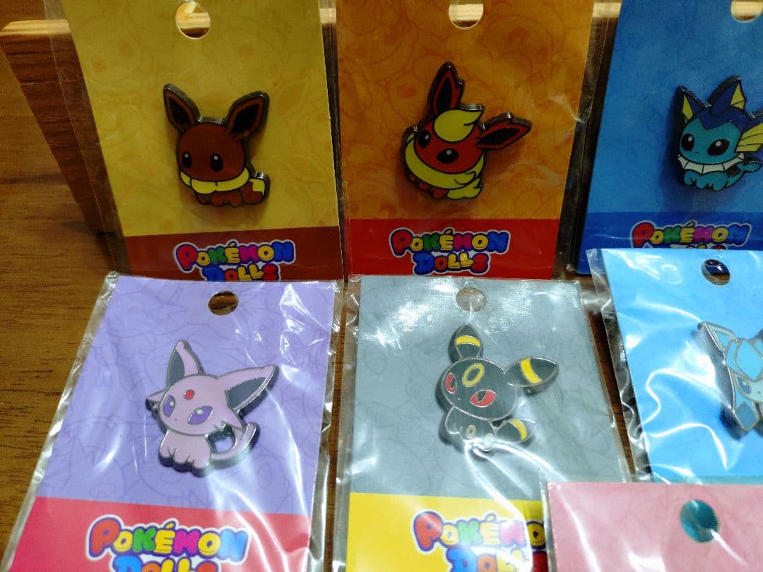 ポケモンドールズ　イーブイ　メタルピンバッジセット