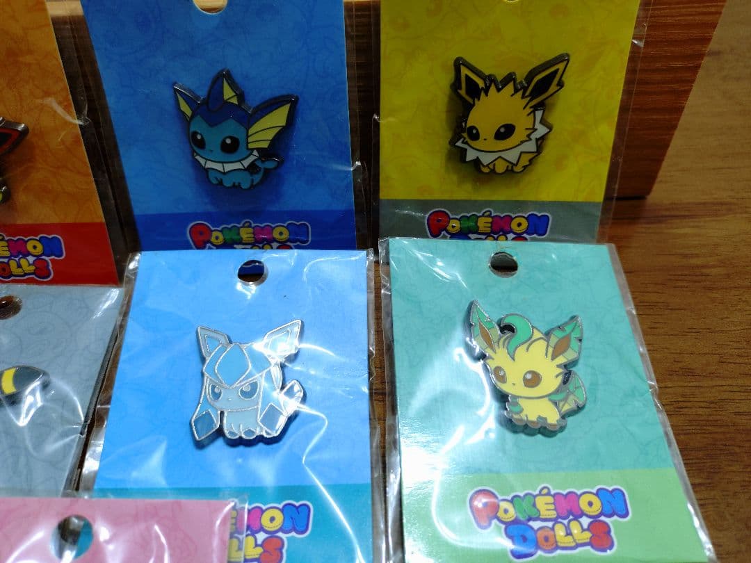 ポケモンドールズ　イーブイ　メタルピンバッジセット